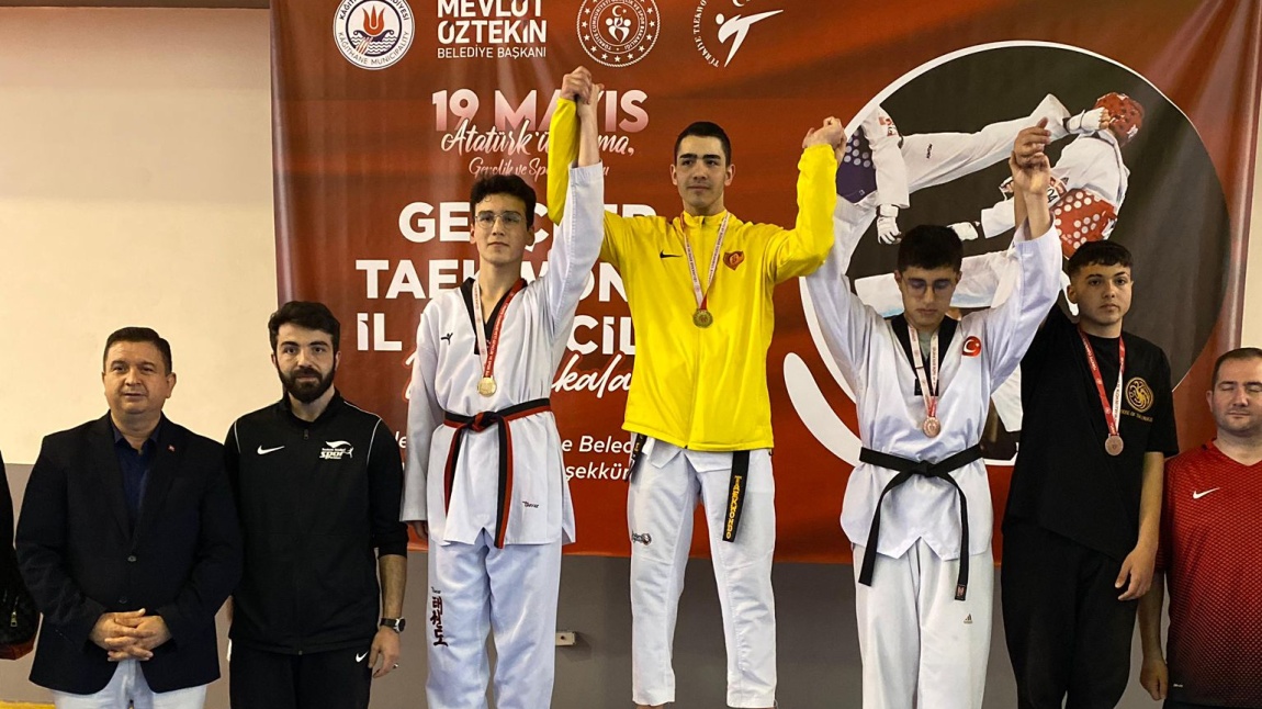 10F Sınıfı Öğrencilerimizden Yiğit Tuncer İstanbul Karate Şampiyonasında 2.'si Olmuştur